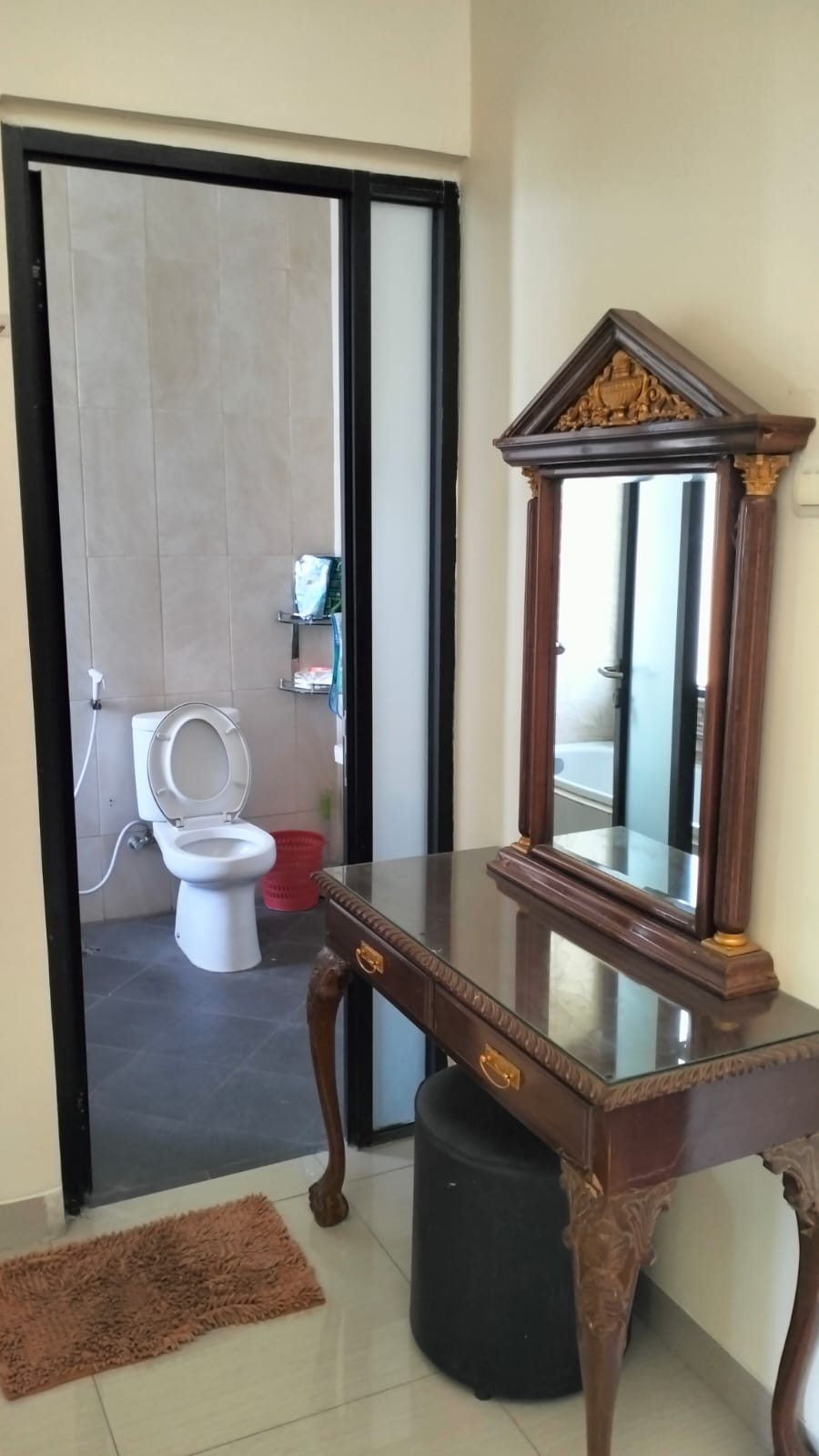 Rumah disewakan fully furnished di Taman Simpruk Lippo Cikarang